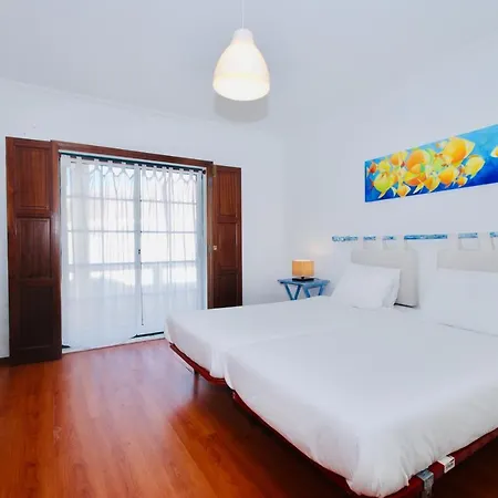 Carlos House - Beach, Sunny Balcony, Shared Pool Дом отдыха *