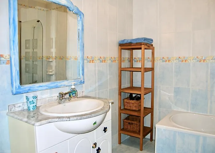 Carlos House - Beach, Sunny Balcony, Shared Pool Baleal